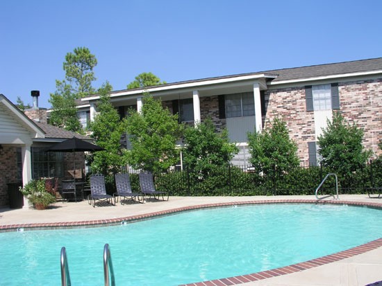 Colonial Plaza Apartments